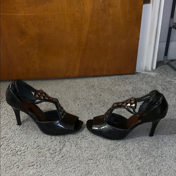 Heels - Picture 3 of 3